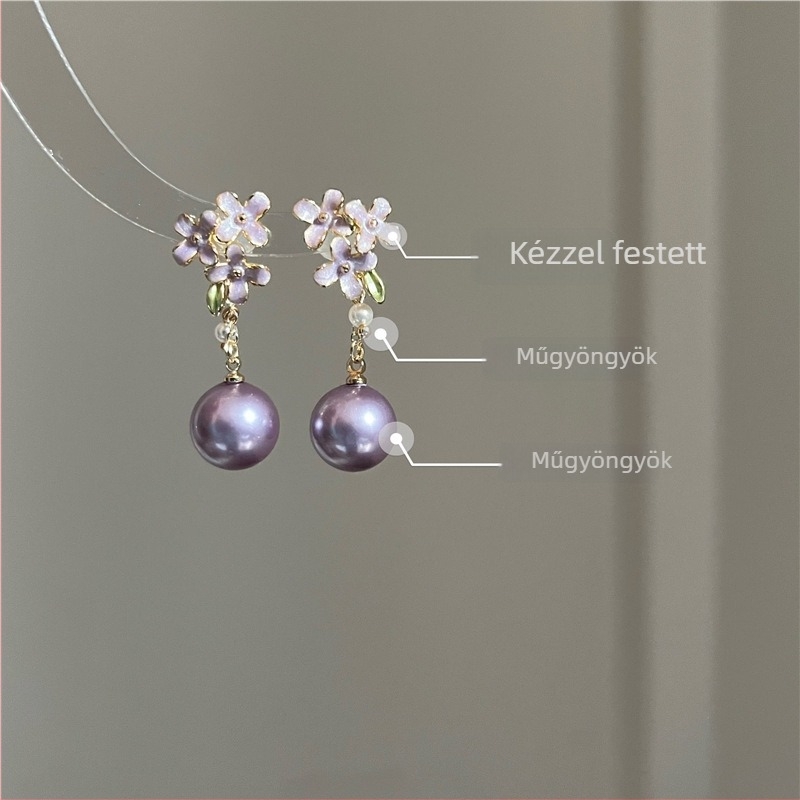 Elegáns lila virágos fülbevaló, kézzel készített csepp glazúrral, diszkrét luxus, finom kiegészítő