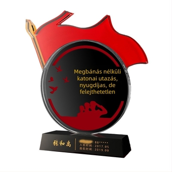 A Hadsereg Napjára – veteránoknak szóló egyedi kristálytrofea nyugdíjra