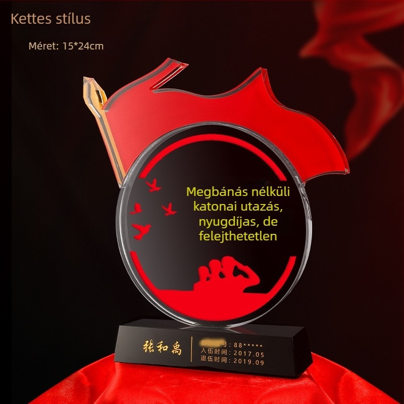 A Hadsereg Napjára – veteránoknak szóló egyedi kristálytrofea nyugdíjra