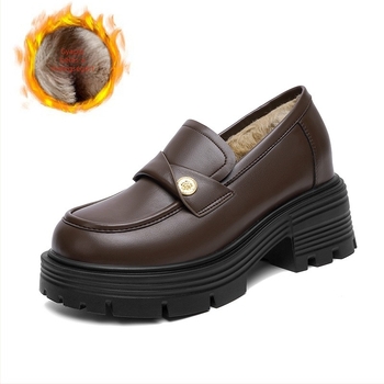 Női barna loaferok puha talppal és arany érme díszítéssel, brit stílusú, vastag talpú, slip-on, tavaszra és őszre