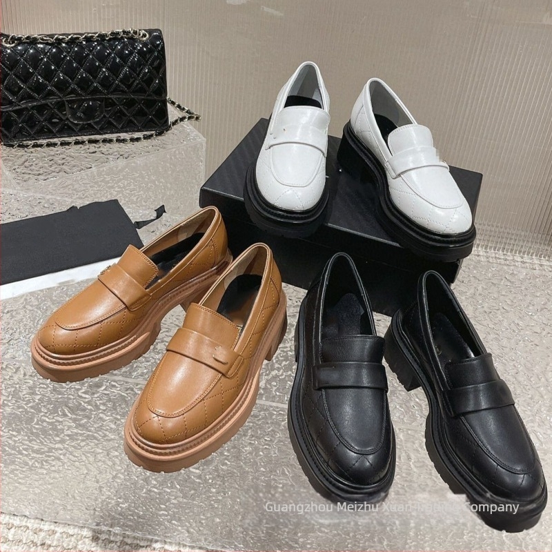 Női francia stílusú vastag sarokú loafer, kerek orrú, bőr felsőrész, vastag talp, mindennapi divat.
