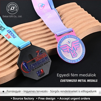 Metálból készült maratoni futó érem zománcozott plakettel iskolai atlétikai versenyhez