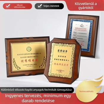 Aranyozott medál személyre szabható engedélyezési táblával, franchise-hoz tartozó fa alapú plakett, rézlemez