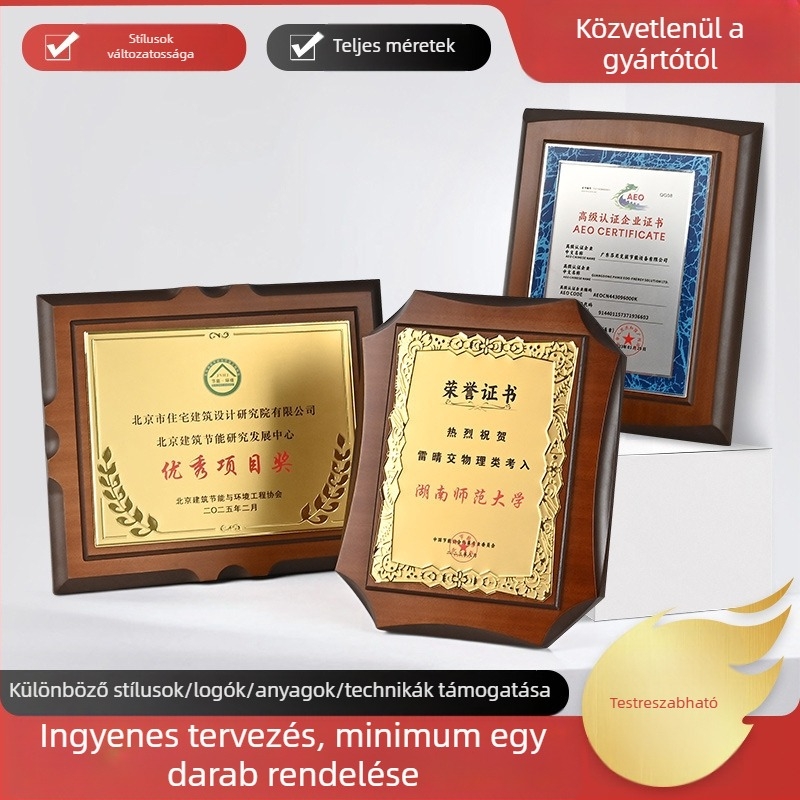 Aranyozott medál személyre szabható engedélyezési táblával, franchise-hoz tartozó fa alapú plakett, rézlemez