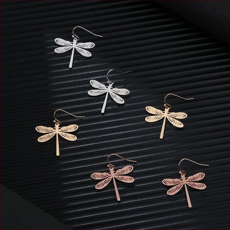 Réz fülbevalók dragonfly motívummal, rozé arany felülettel, vintage stílus