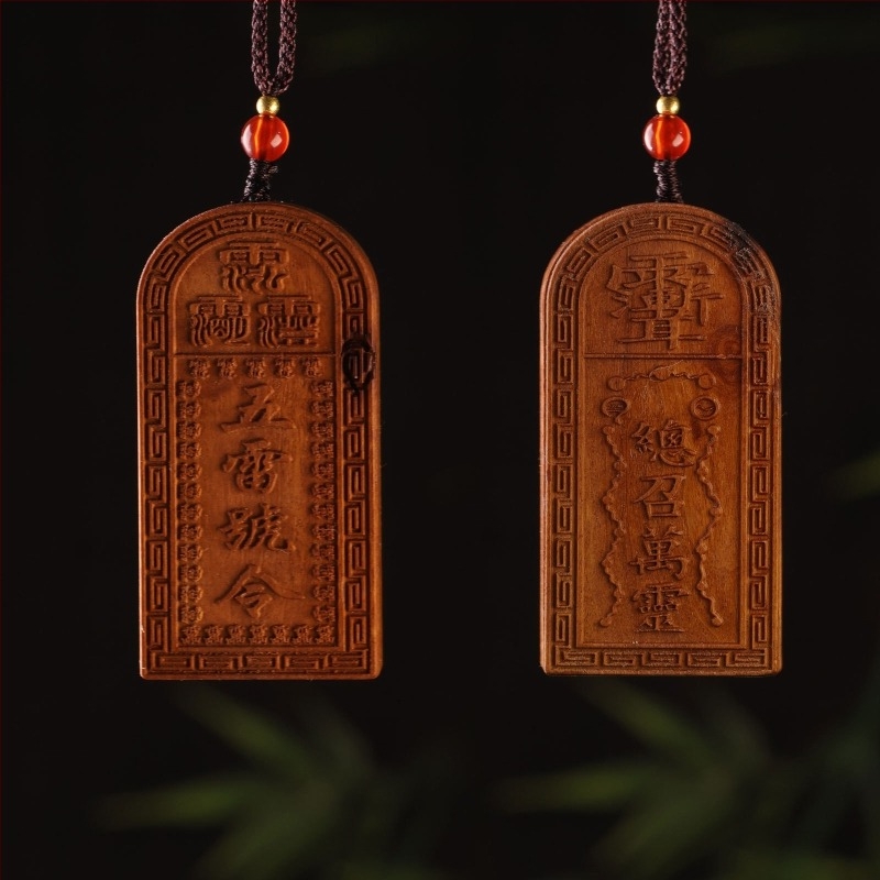 Dupla oldalú jujube-fa medál Zhong Kui faragott, taoista amulett autóhoz