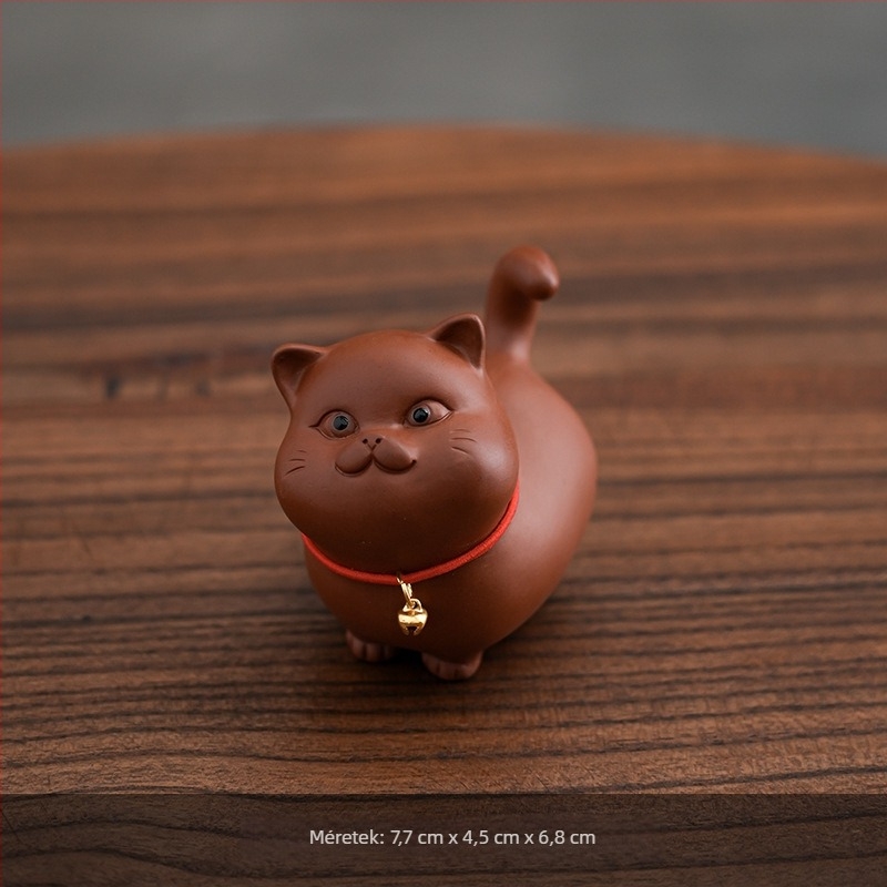 Lila agyag tea-pet – aranyos kis macska dekoráció a teaceremóniához