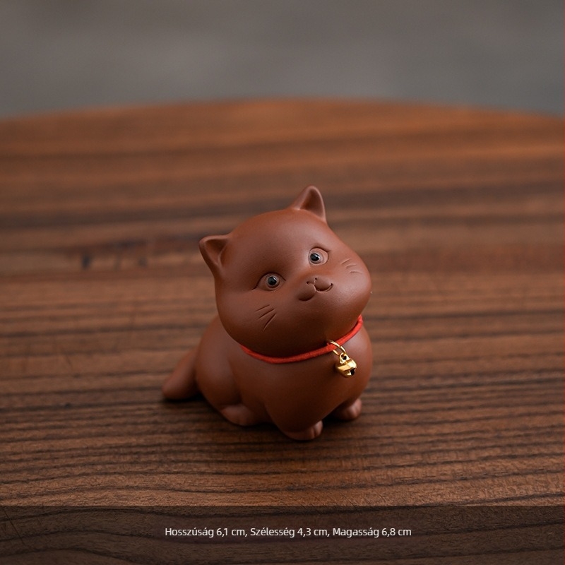Lila agyag tea-pet – aranyos kis macska dekoráció a teaceremóniához