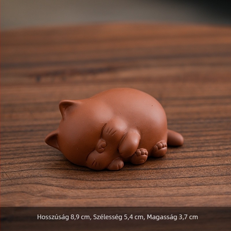 Lila agyag tea-pet – aranyos kis macska dekoráció a teaceremóniához