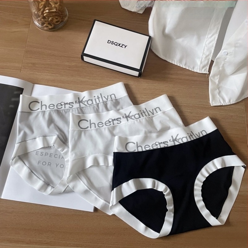Ice Silk női vékony, seamless bugyi, testszínű, lélegző, középmagas derék, csípőhöz simuló betűs mintával