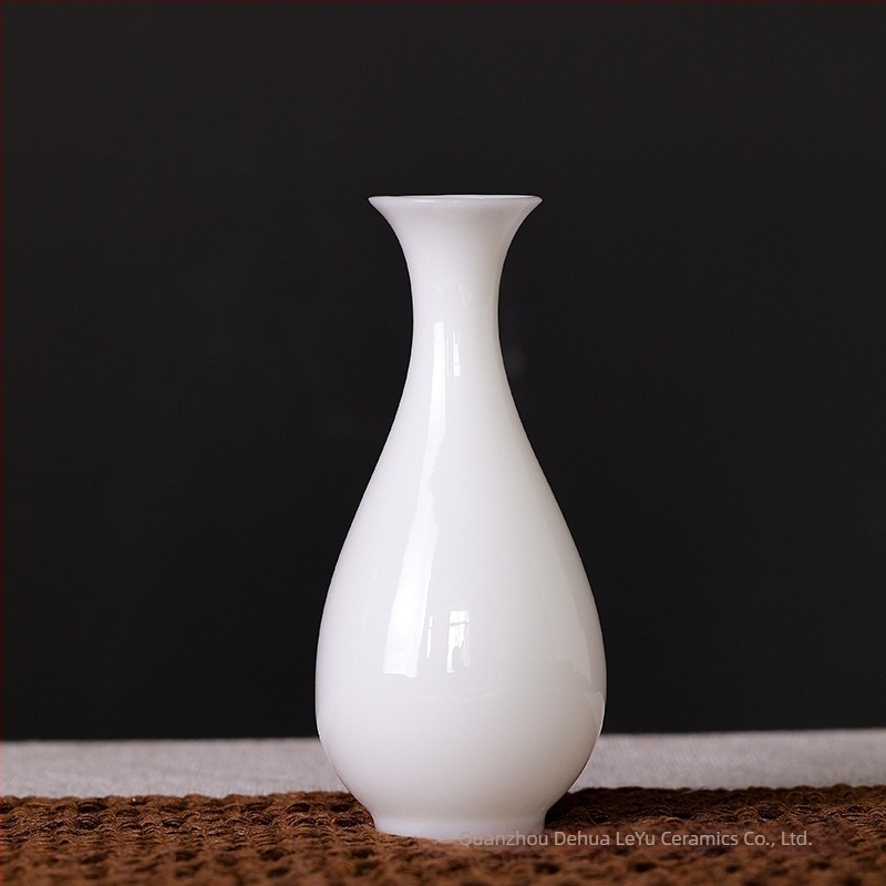 Porcelán váza színes peóniákkal – asztali dekoráció, ajándék otthonra és irodába