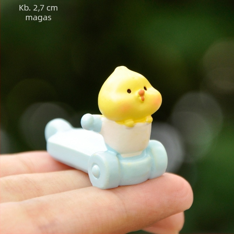 Mini műgyanta csibe figura, kreatív, lányos hangulatú dekoráció autóhoz és az íróasztalhoz