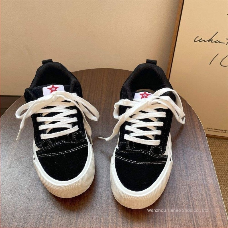 Fekete vászoncipők nőknek és férfiaknak, mindennapi casual sneakers, 2026 tavasz, stílus chunky bread skate