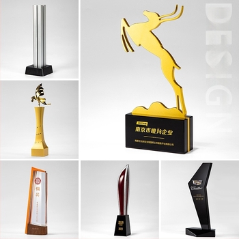Kiemelkedően minőségű fém trófea 3D-modellezéssel és testreszabással nagy méretű vállalati eseményekre, anime IP-vel inspirált emlékérem
