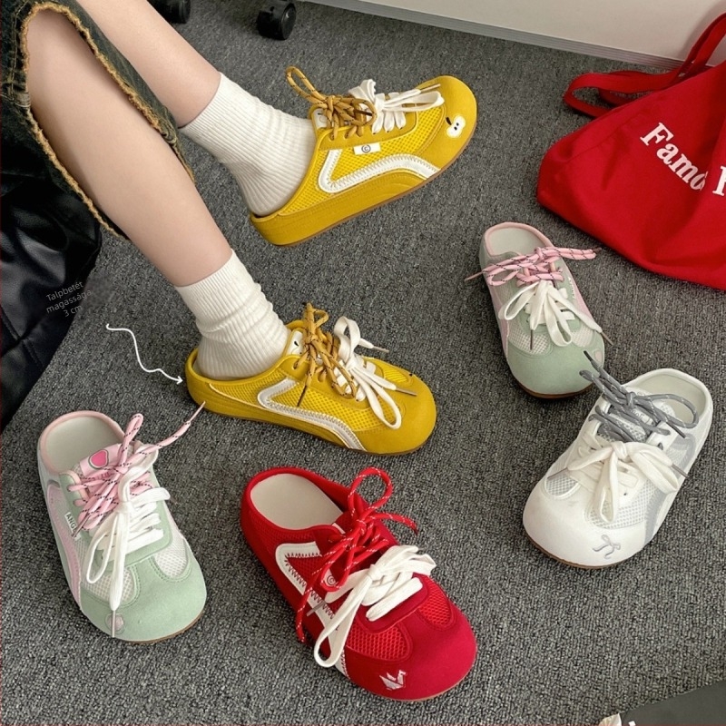 Női Birkenstock-stílusú zárt orrú papucs, csúszásmentes, lapos talppal, piros retro dizájn, nyár 2025