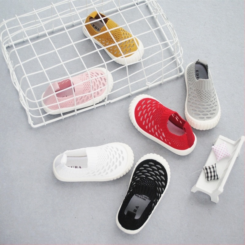 Nyári gyerekcipő légáteresztő hálós anyagból, fehér slip-on uniszex