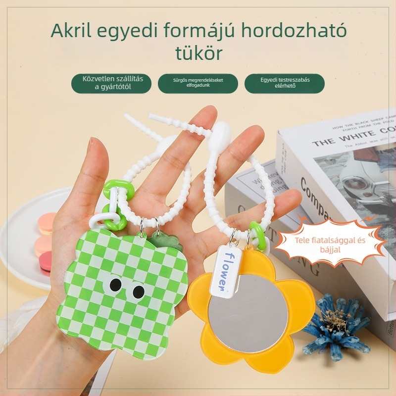 Egyedi, különleges formájú sminktükör, hordozható zseb-tükör, táskadísz és kulcstartó, lányos szív mintával