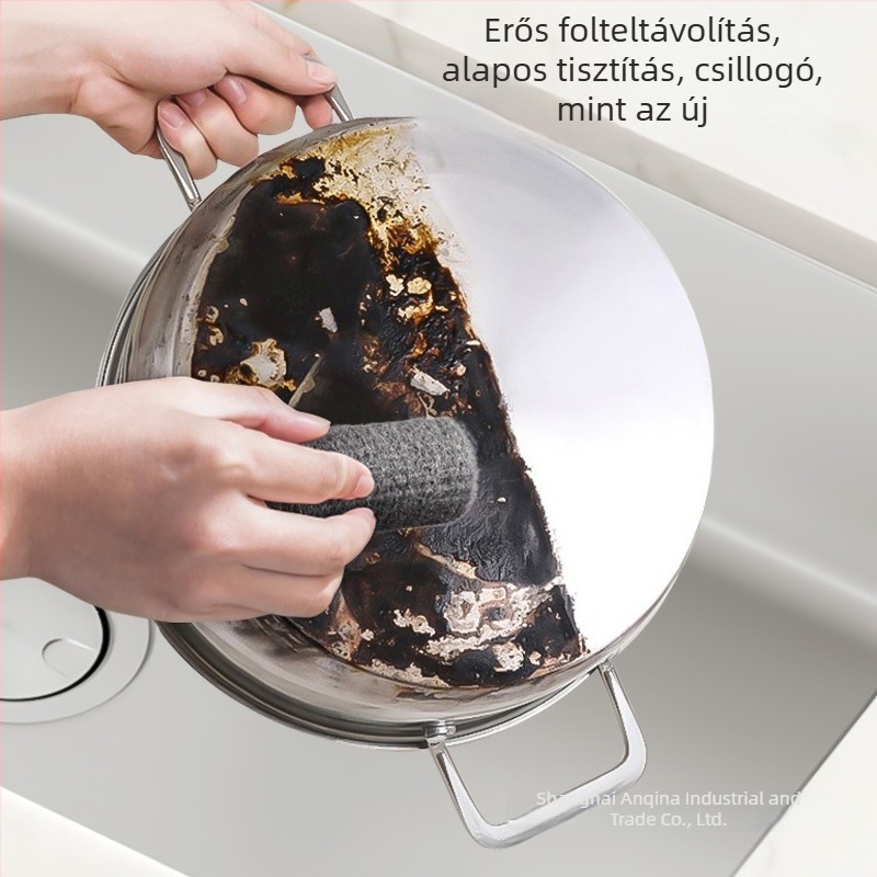 Ultra-finom acélgyapot tisztító golyó fazék aljának tisztítására – zsírtalanítás és tisztítás a konyhában.