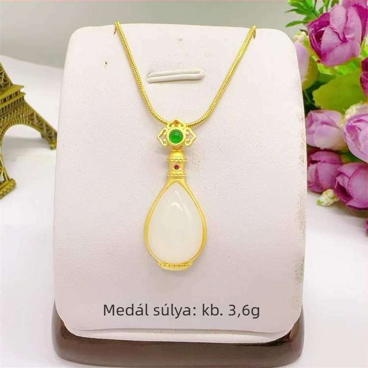 Női aranyozott bronz nyaklánc jade csepp alakú medállal és jade hal medállal a kulcscsont körüli láncon