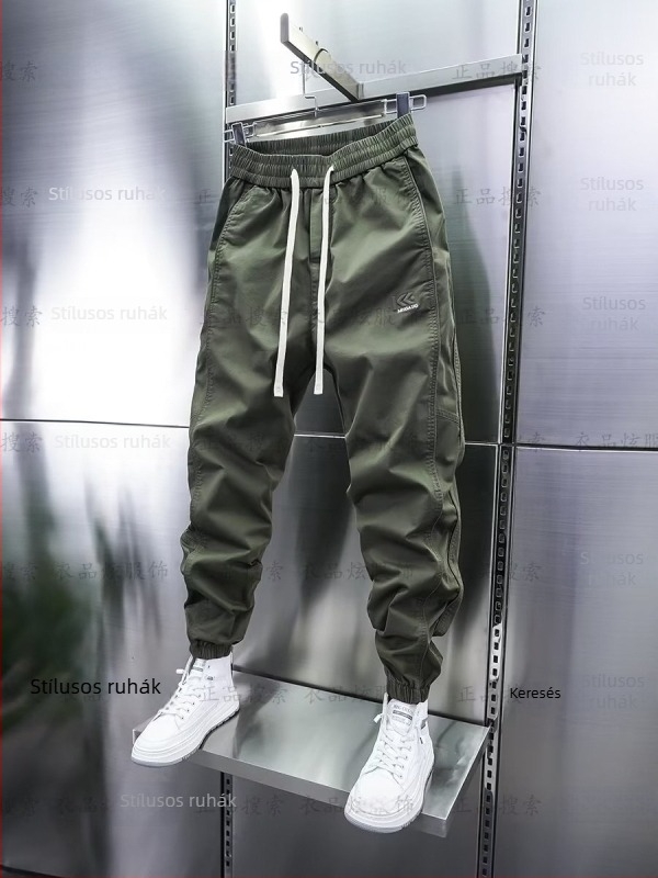 Férfiak számára készült trendi mindennapi cargo nadrág hímzéssel, slim-fit jogger-haram szabás, őszi-téli új modell