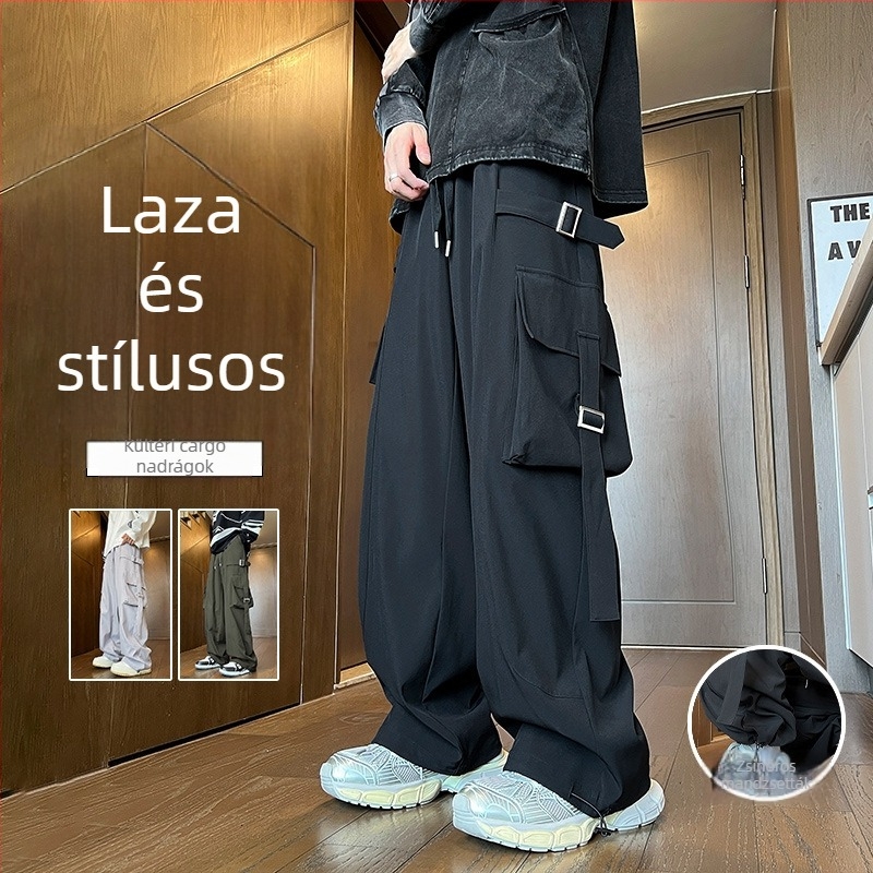 Férfiaknak tervezett, amerikai streetwear-stílusú munkanadrág, laza szabású, egyenes és széles szárú, drapált hatású, tavasz–őszre.