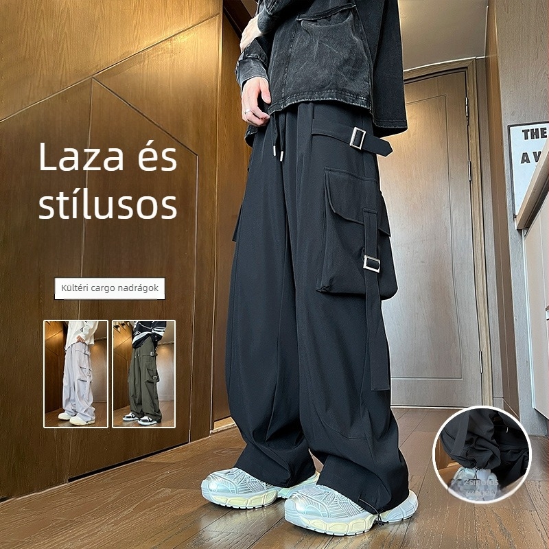 Férfiaknak tervezett, amerikai streetwear-stílusú munkanadrág, laza szabású, egyenes és széles szárú, drapált hatású, tavasz–őszre.