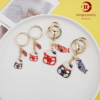 Koi és Maneki-Neko kulcstartó – szerencse talizmán, dekoratív medál, ajándék, emlék