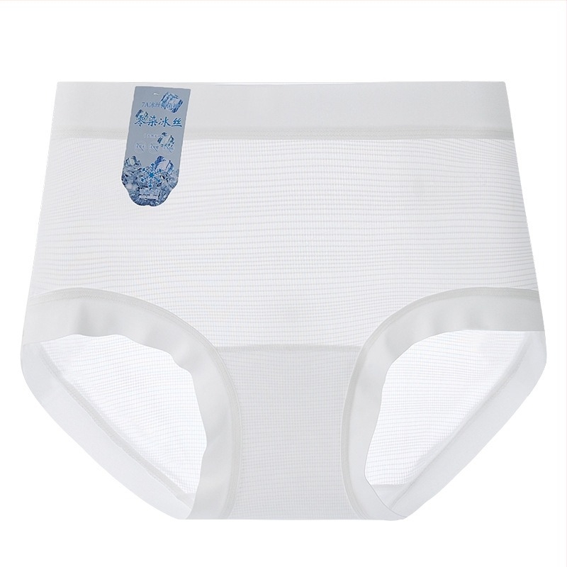 Női ice silk bikini bugyi antibakteriális tulajdonságokkal, légáteresztő, magas rugalmasságú, kényelmes nyomásmentes viselet, pamut bélés a szeméremtájékon.