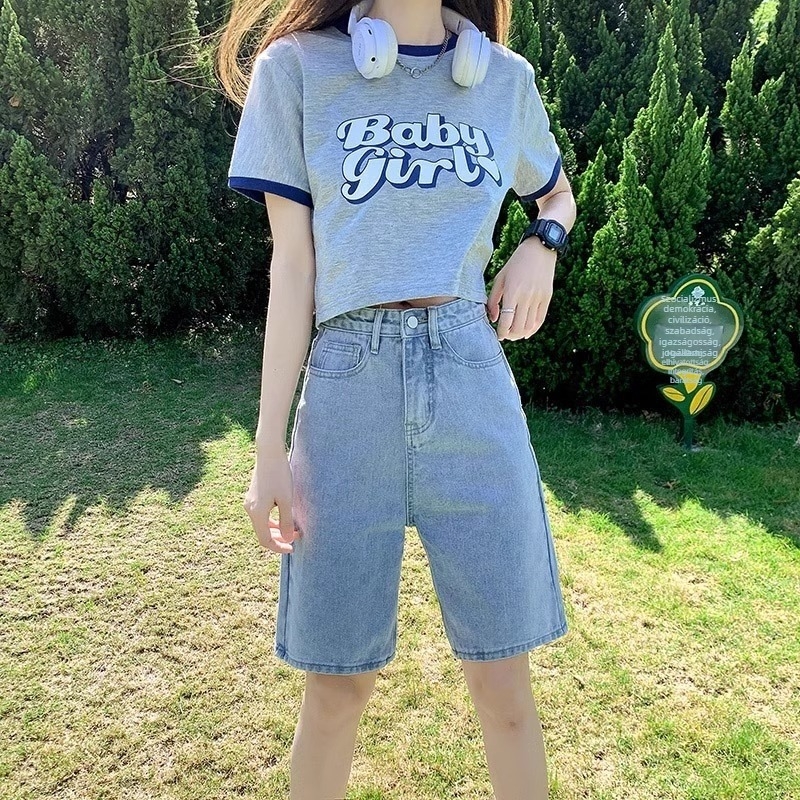 Fehér női magas derekú denim rövidnadrág, nyári capri hossz, laza egyenes szabás, retró stílus