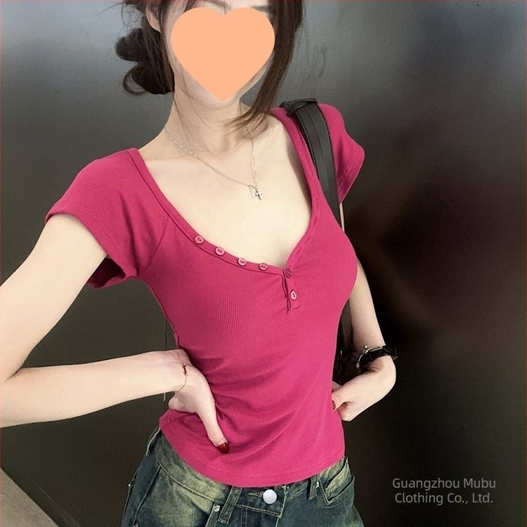 Hot girl-stílusú V-nyakú, karcsúsított szabású rövid ujjú póló, 2026 nyár, street fashion női felső