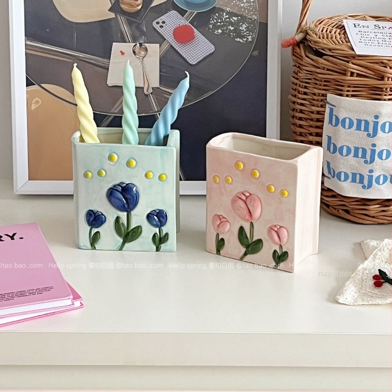 Kerámia tulipán alakú könyv dekoráció, nagy kapacitású sminkecset tartó és asztali rendező