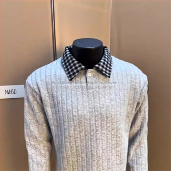 Szürke férfi pólónyakú pulóver fleece béléssel az őszi-téli szezonra, gombos zárás, laza szabás, amerikai stílus, csíkos alap