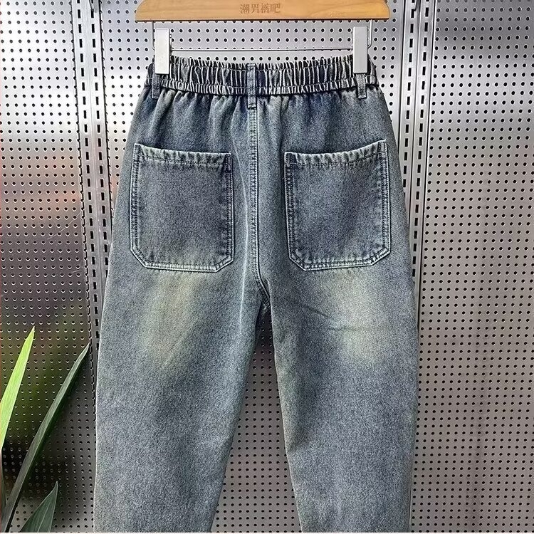 Férfiaknak szóló amerikai stílusú farmer, laza szabású, cropped hossz, elasztikus derék, harémhatás, mindennapi denim
