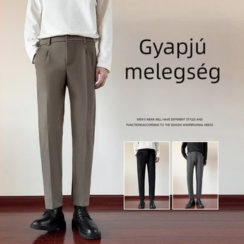 Őszi férfi nadrág, egyenes szabású, laza esésű anyagból, cropped hosszúságú, trendi széles szárú, hétköznapi viselet.