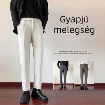 Őszi férfi nadrág, egyenes szabású, laza esésű anyagból, cropped hosszúságú, trendi széles szárú, hétköznapi viselet.