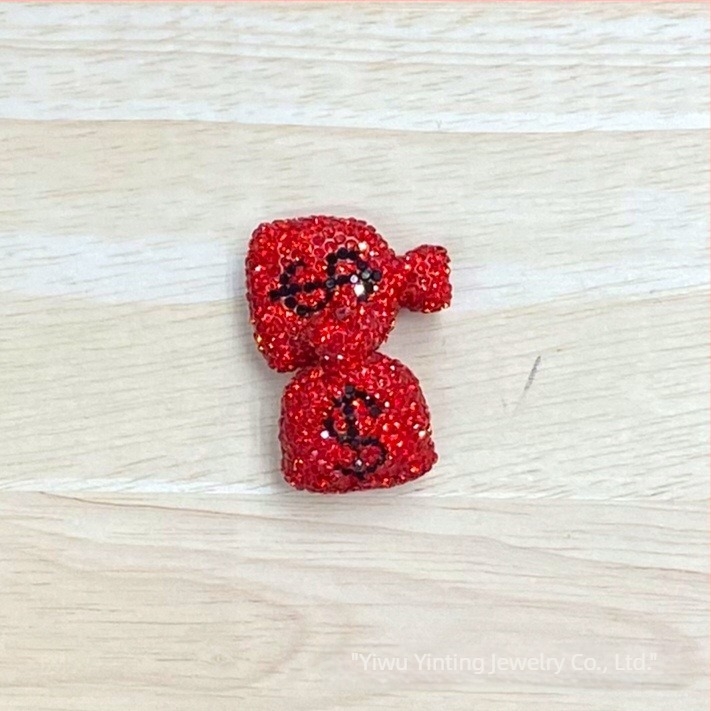 DIY ékszerkiegészítők puha agyagból gyémánt bevésésekkel, pénztárca motívummal, kulcstartó, medál és autómedál