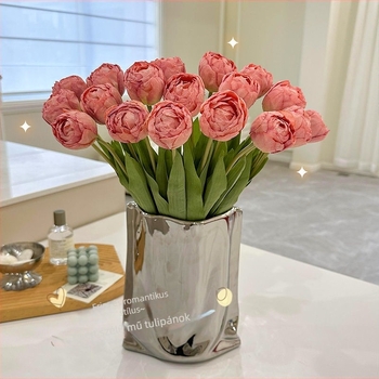 Égett szélű tulipán művirágcsokor, elegáns nappali dekorációhoz