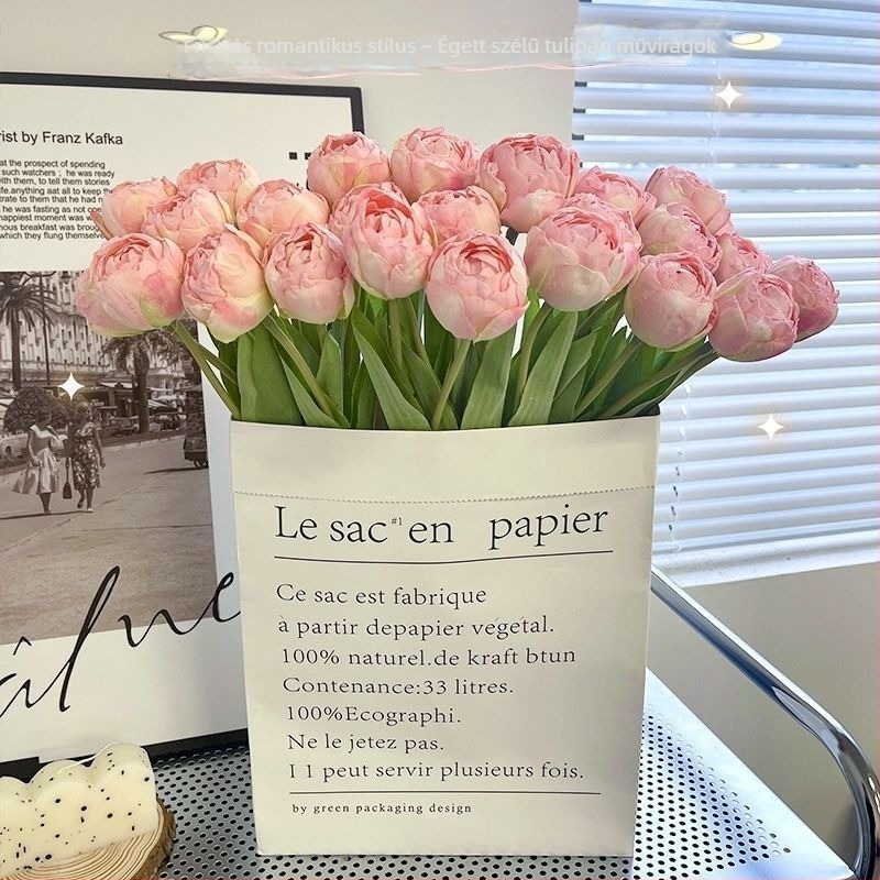 Égett szélű tulipán művirágcsokor, elegáns nappali dekorációhoz