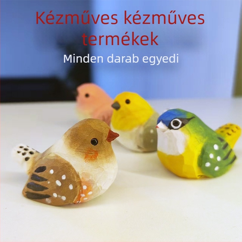 Kézzel készült tömörfa madárdísz a nappaliba