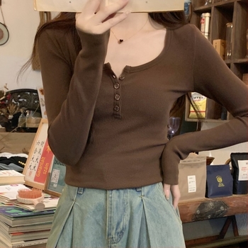 Női szürke U-nyakú T-shirt hosszú ujjú, karcsú szabás, őszi alapdarab