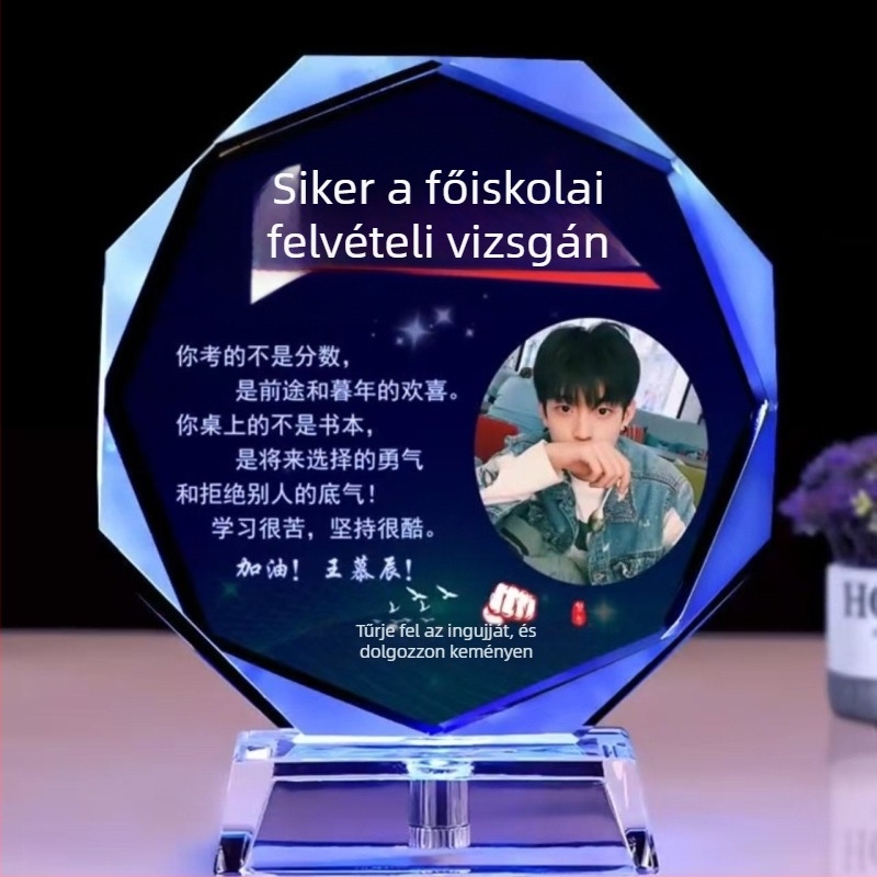 Kristálytrófea gravírozott motivációs felirattal, átlátszó asztali dísz, emlék