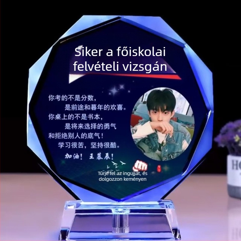 Kristálytrófea gravírozott motivációs felirattal, átlátszó asztali dísz, emlék