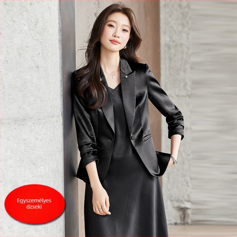Női szatén blézer, slim fit, 2026 tavasz–ősz, elegáns irodai viselet