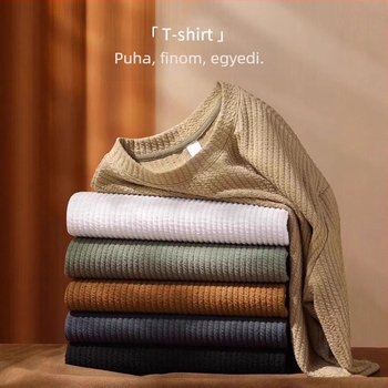 Férfi hosszú ujjú texturált anyagú T-shirt, könnyű őszi felső, finom luxus