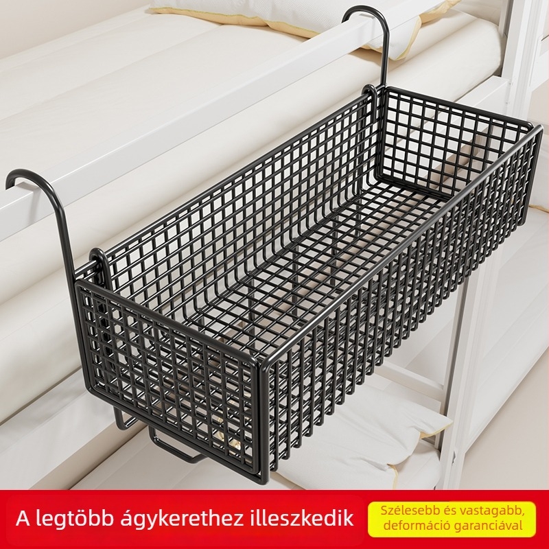 Beüzemelés nélkül: két szintes függő vas polc az ágy mellé kollégiumban.
