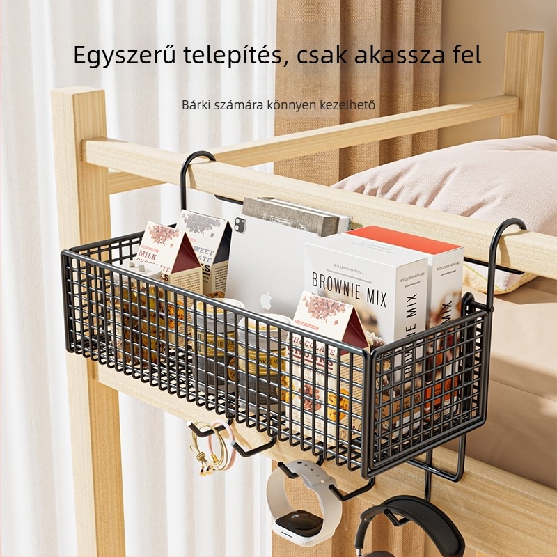 Beüzemelés nélkül: két szintes függő vas polc az ágy mellé kollégiumban.