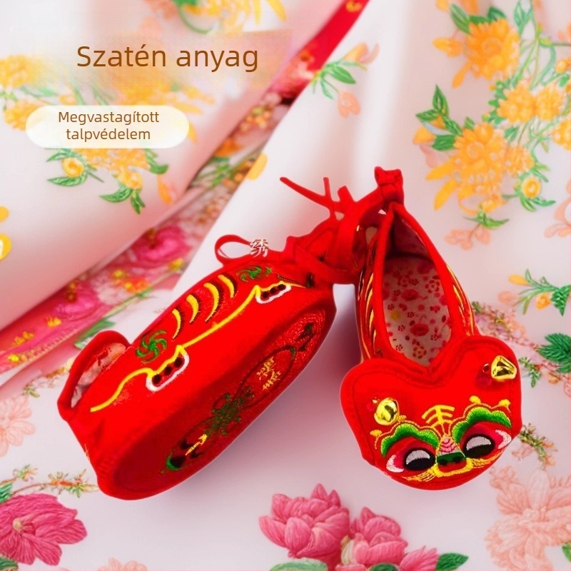 Szatén baba cipő tigrisfej motívummal és haranggal, hímzett, vastag talppal, 6–36 hónapos korosztálynak
