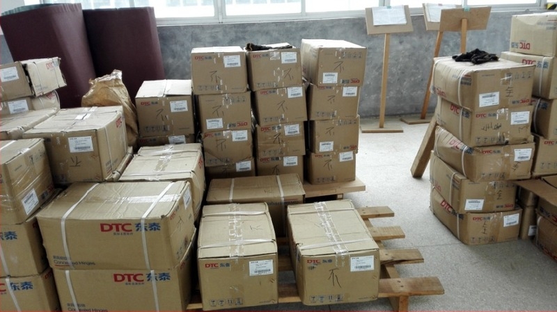 DTC Teming pántok és háromrészes fiókcsúszó sínek alsó sínnel bútorokhoz