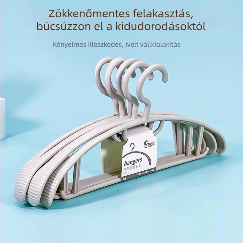 Divatos műanyag ruhaakasztó széles vállakkal és nagy ívű kialakítással