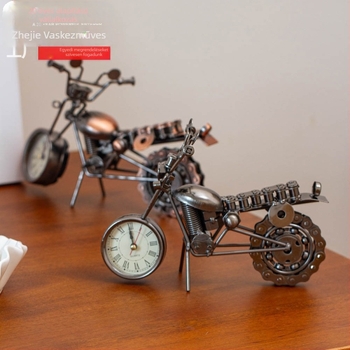 Retro vasból készült motorkerékpár figura – asztali dekoráció a nappaliba, fémbevonatú szobor